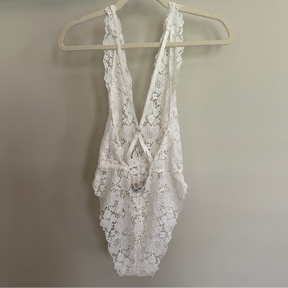 Victoria's Secret White Plunge Neck Teddy One Piece Chemise with Floral Lace - S - Picture 3 of 6